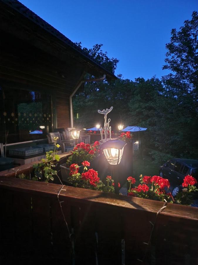 Le Chalet Du Cerf - Chambre D'Hote Somme-Leuze Eksteriør billede