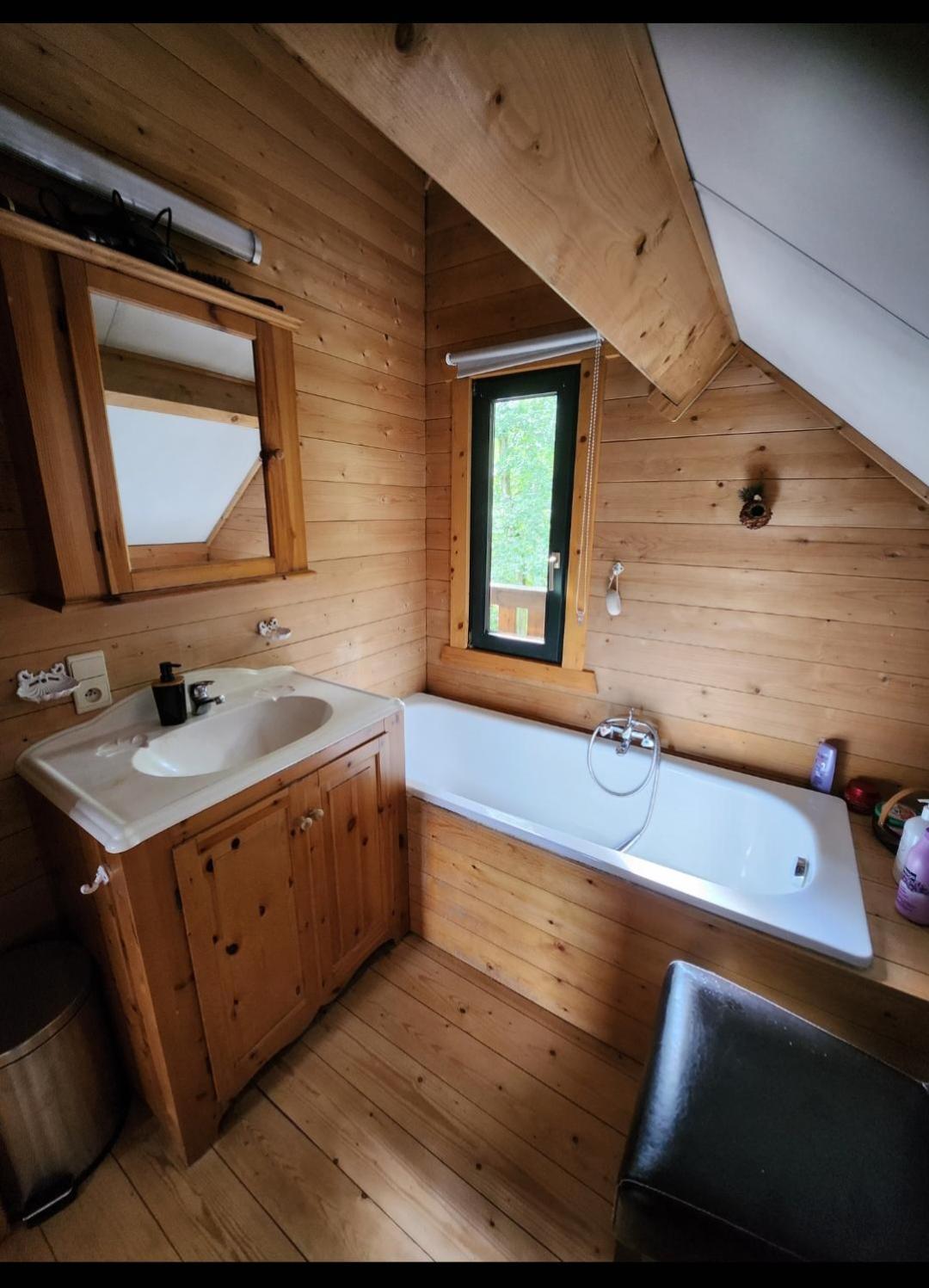 Le Chalet Du Cerf - Chambre D'Hote Somme-Leuze Eksteriør billede